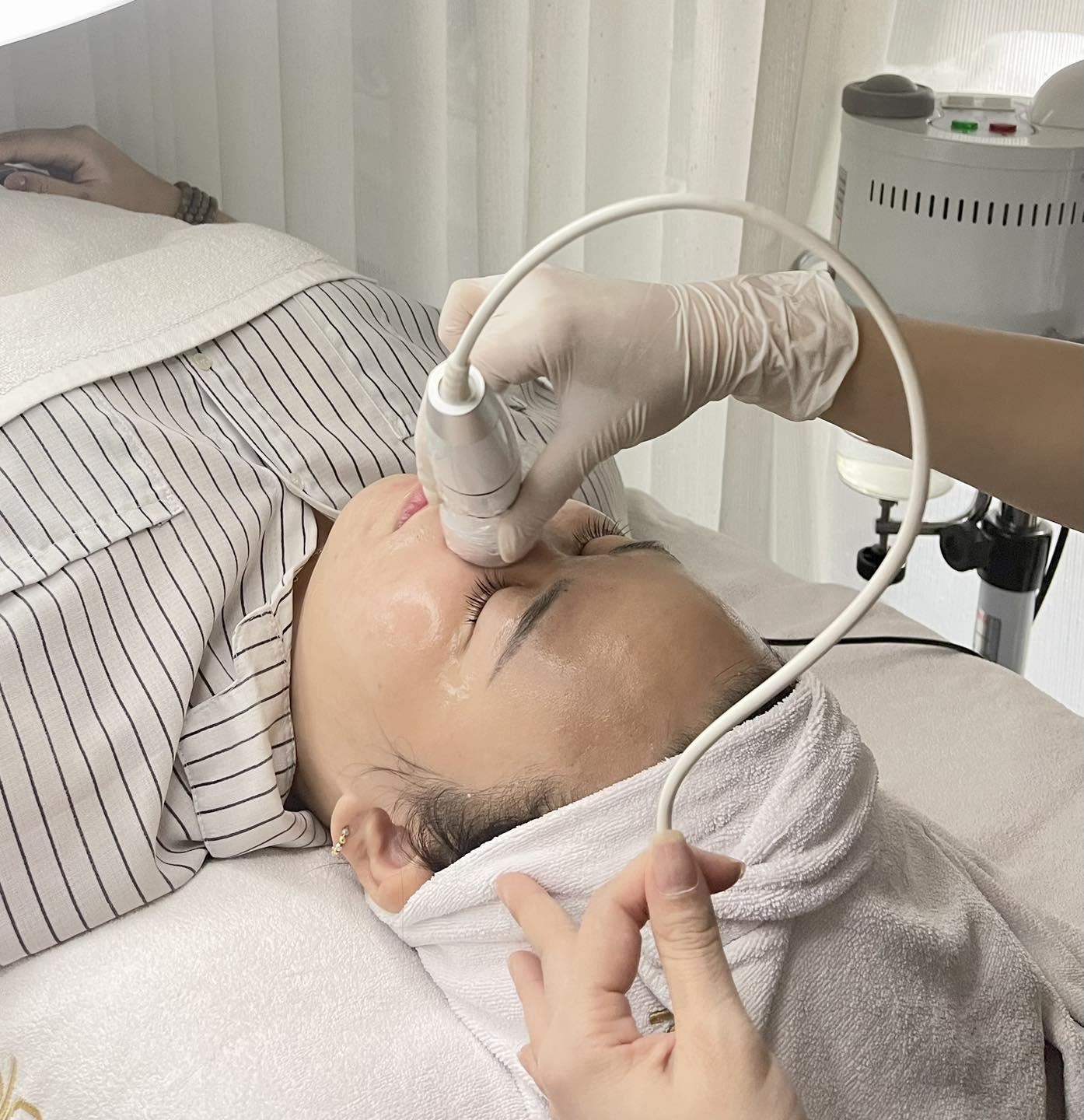 TRIỆT FULL MẶT • 400K / 1 buổi • 3.000K / 10 buổi • 4.800K / Bảo hành 5 năm